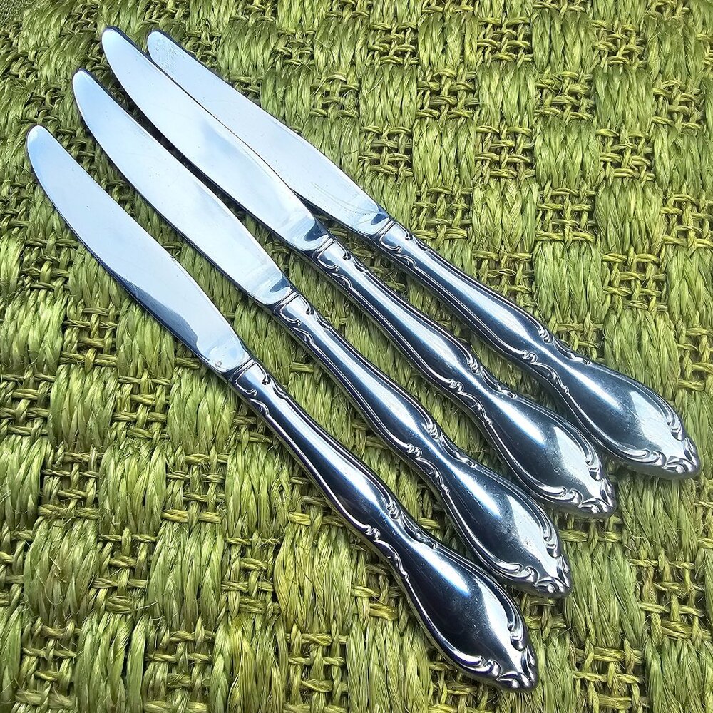 4 Oneida Strathmore Dinner Knives 9"  stainless scrolls classic romantic timeles - Picture 3 of 5